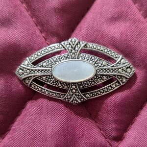 Vintage Avon "Victorian Elegance" brooch